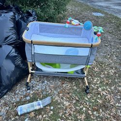 Curb Alert Free Baby Bassinet 