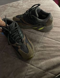 YEEZY BOOST MAUVE 700