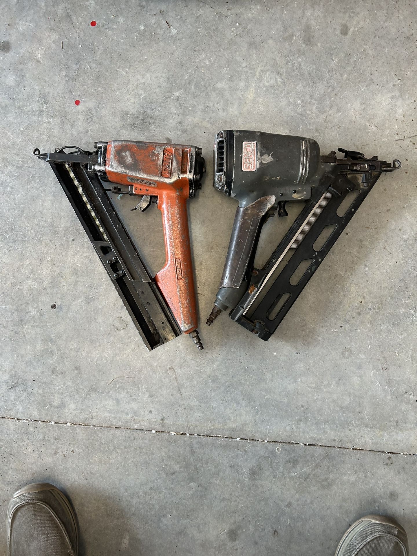 Carpenter Construction Finish Nails (Airy) & Ryobi