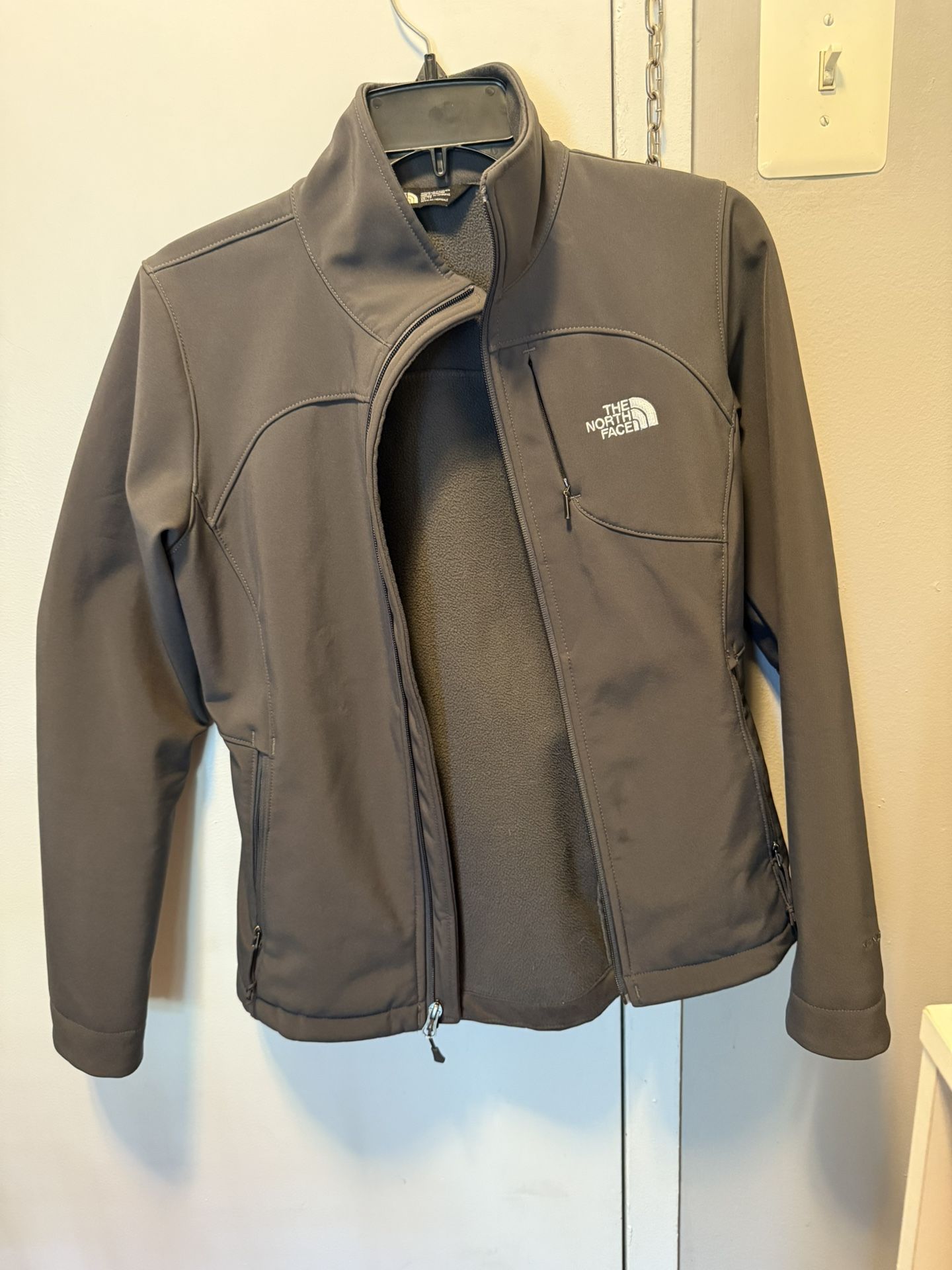 Women’s XS The North Face WindWall Jacket