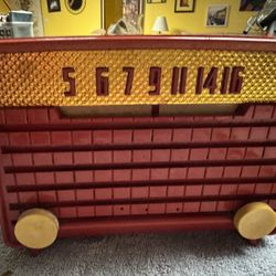 Vintage Silverstone Tube Radio