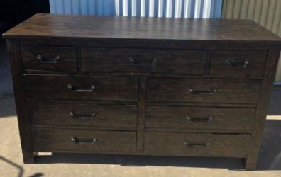 Dresser