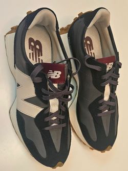 New Balance WS327KC Black Moonbeam White Gum nb ws 327 women casual sneaker
Size: Women's US 9
PRE-LOVED
EXCELLENT CONDITION
NO BOX Pls see all pict