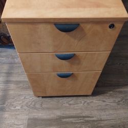 FILE CABINET 3-DRAWER WITH WHEELS