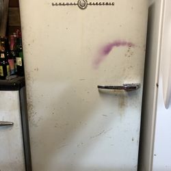 WORKING Vintage General Electric Refrigerator!!