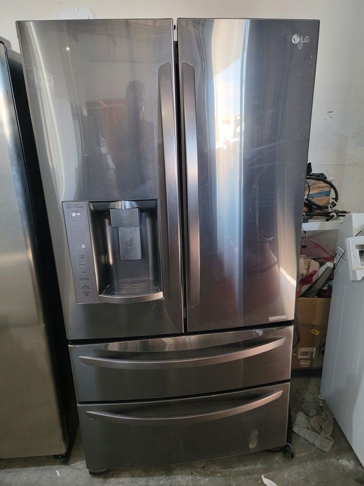 LG Refrigerator Black Stainless French Door/ Delivery Available 