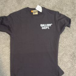 Gallery dept shirt, size small. Mint.