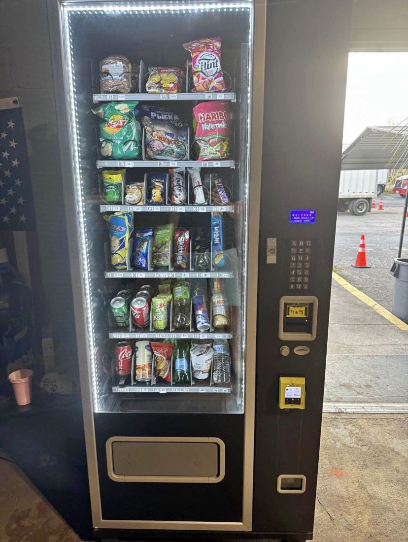 Combo Vending Machine With Credit Card Reader