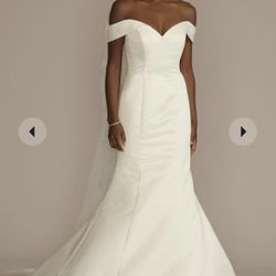 BRAND NEW Elegant and Sophisticated Wedding Dress