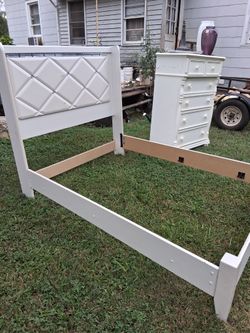 2pc Queen Bed And Chester Drawer