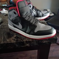 Nike  Jordan 1  mid Bred shadow