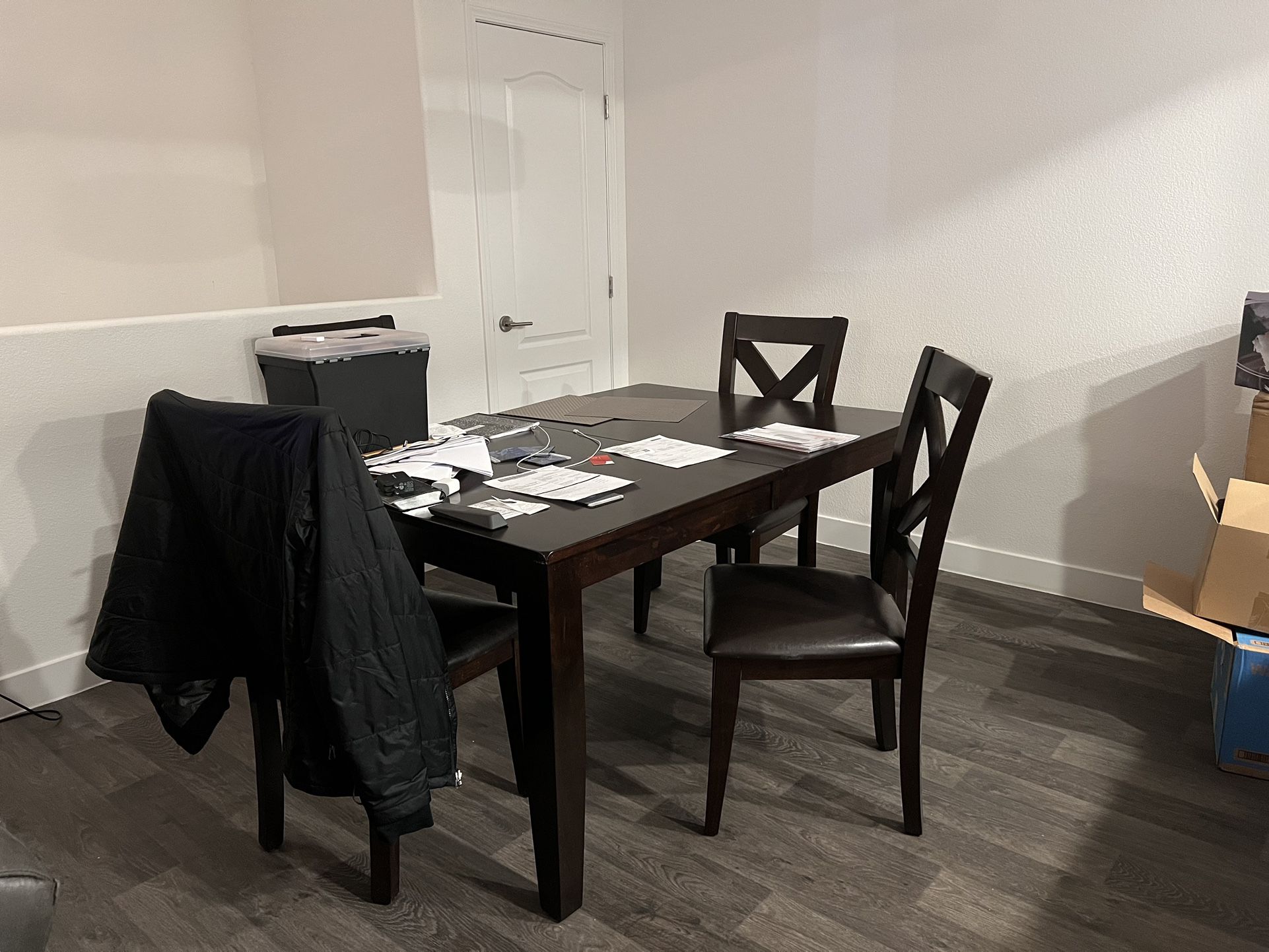 Quality Extendable Kitchen table