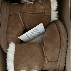 T / 1109954T T BAILEY BOW II POLKA DOTS Kids Ugg’s