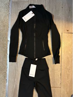 Lululemon define athletic set