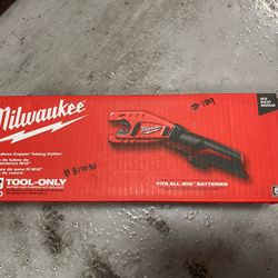 Milwaukee M12 12V Lithium-Ion Cordless Copper Tubing Cutter (Tool-Only)