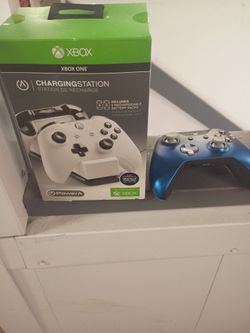 Xbox charging stand with 1 controller