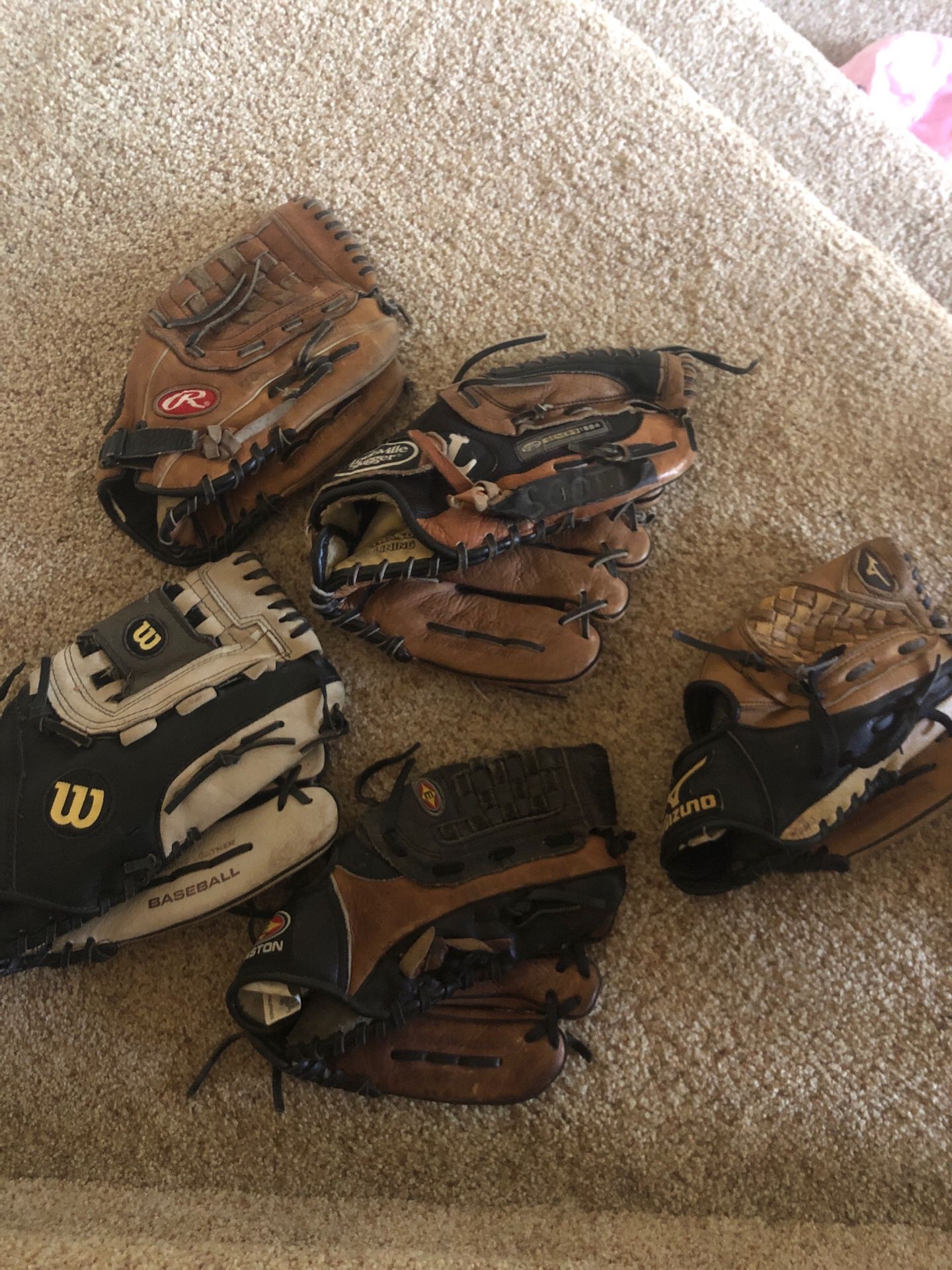 Baseball gloves (left hand)