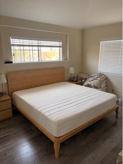 Leesa King Legend 12” Hybrid Mattress Medium Plush Bamboo Bed Frame