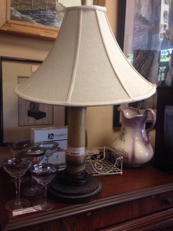 Single Palm Table Lamp
