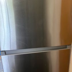 Refrigerator /Midea