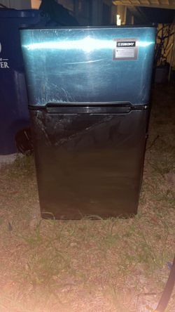 Appliances Refrigerators Mini Fridges SIMZLIFE RF-H 3.2-cu ft Mini Fridge with Freezer ( Black ) SIMZLIFE RF-H m050615 - View #2 SIMZLIFE RF-H m050615