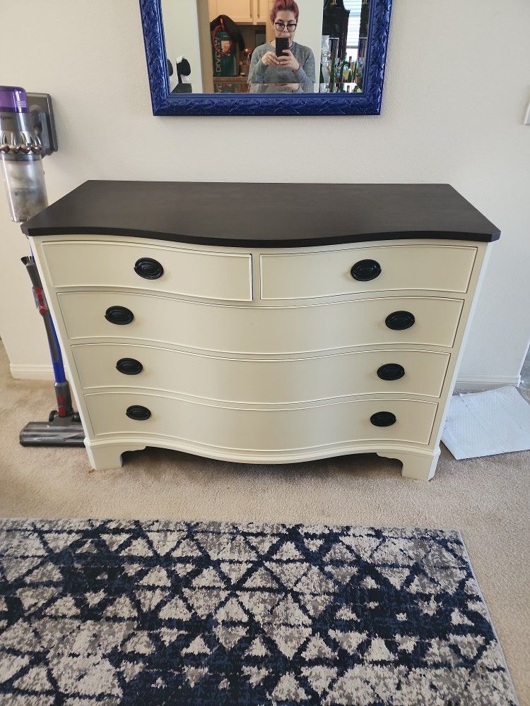 Kindel Grand Rapids Dresser/side Table/vintage