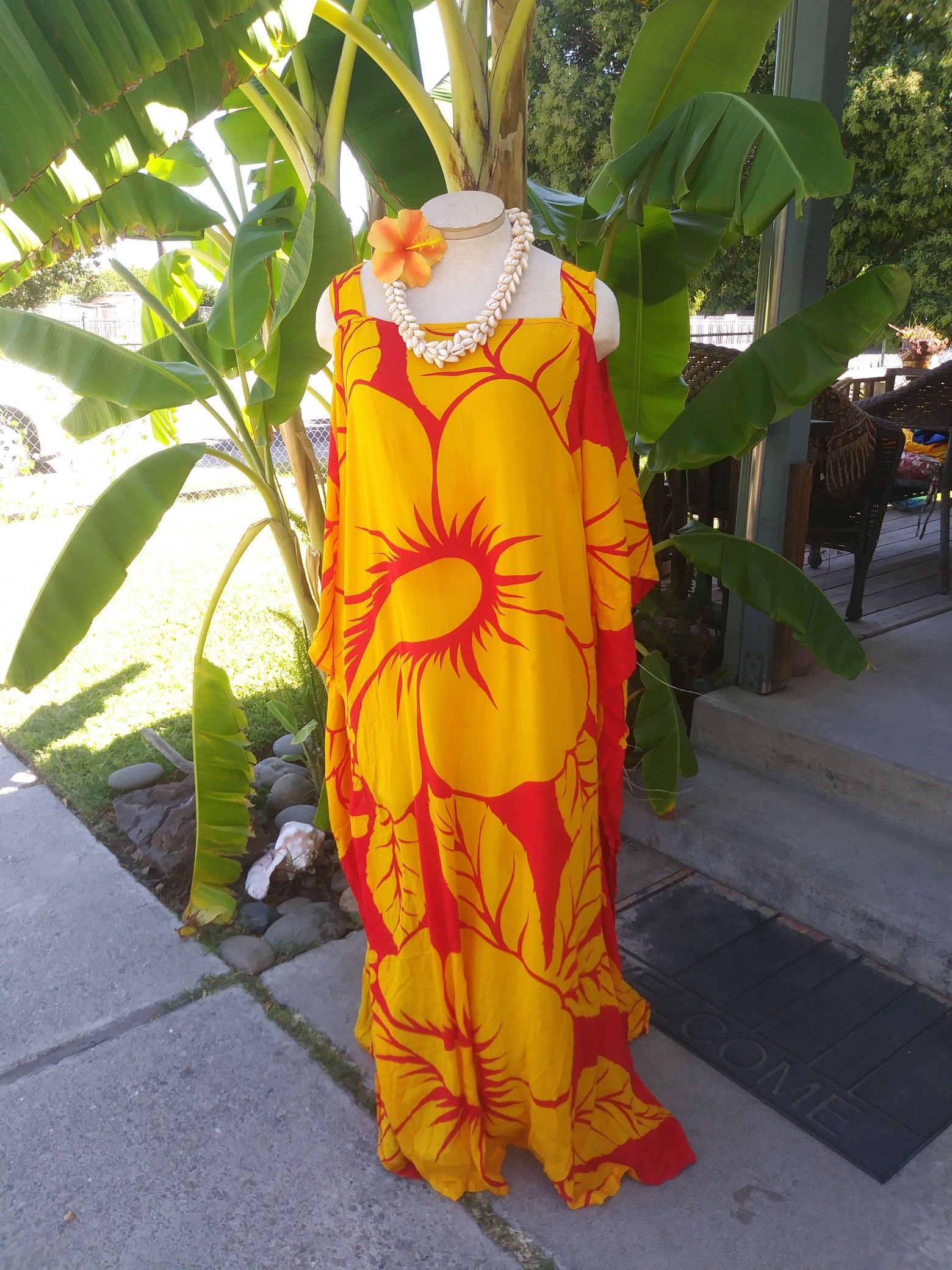 Long fancy Hawaiian hibiscus muumuu/lounging