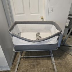 Baby Bed.  AMKE baby bassinet