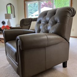 Comfy Leather Recliner – Great Condition