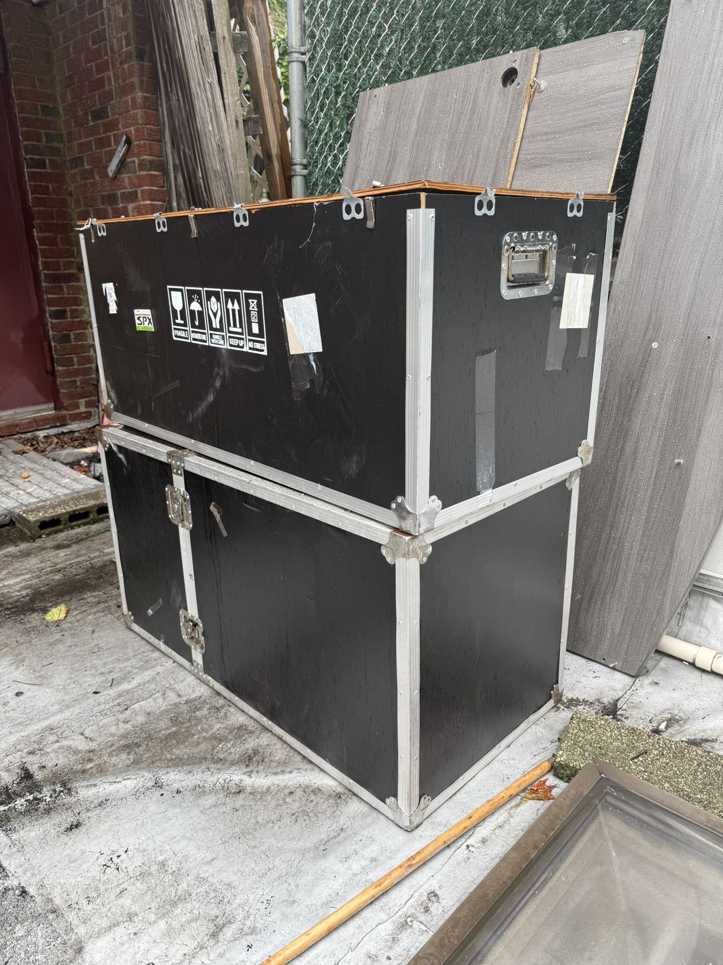 2 Black Box Professional Device/equipment Cover Closure