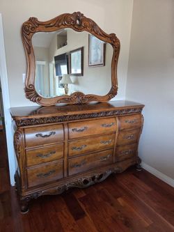 Solid Wood Dresser W/Mirror
