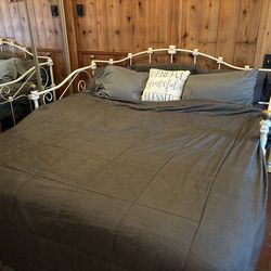 MOVING SALE! Trundle Bed