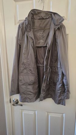 NEW Medium  St. John's Bay lightweight Water Resistant Hooded Jacket