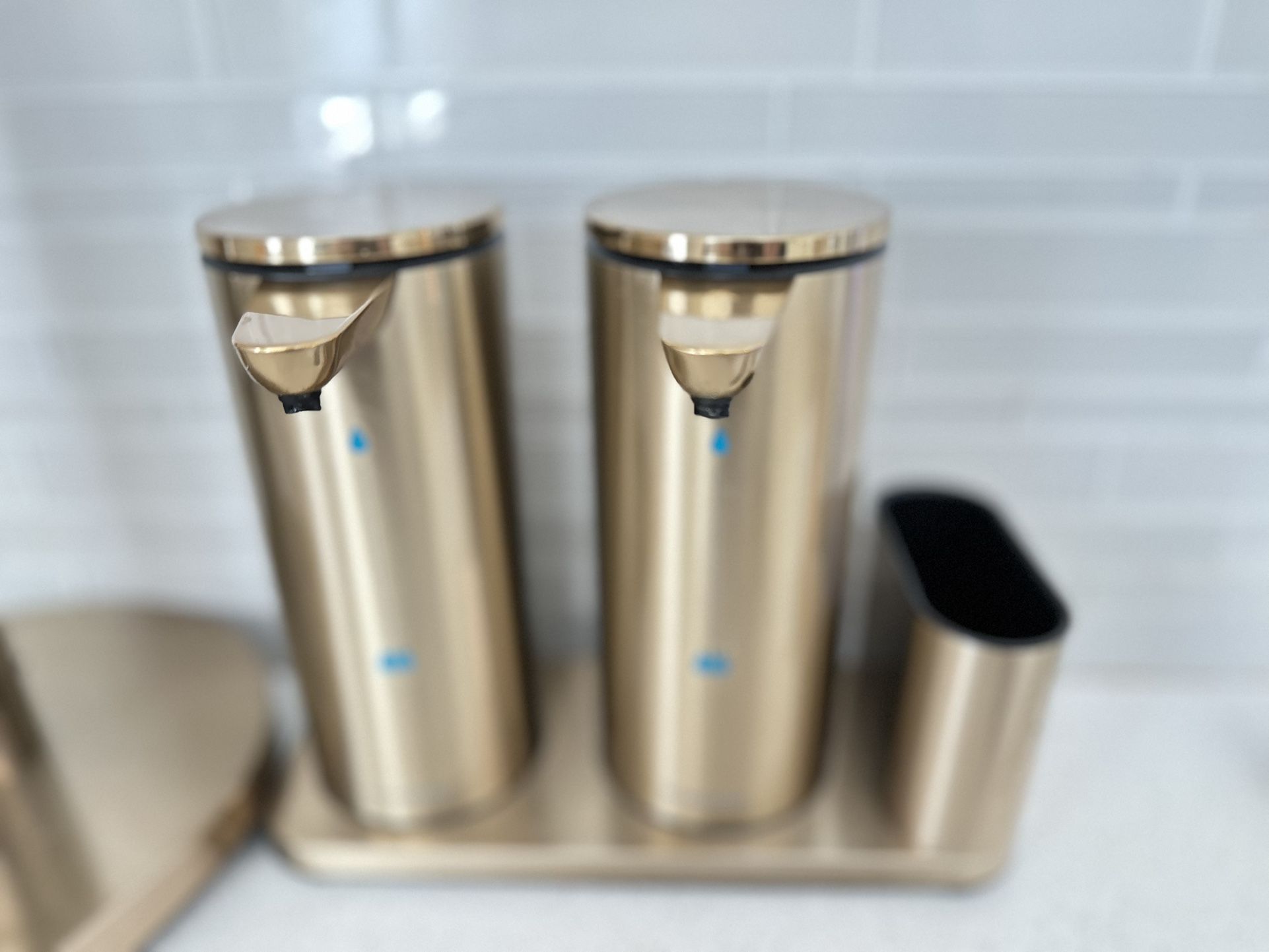 High End SIMPLEHUMAN Liquid Sensor Pump Dual 14 oz with Caddy – Gold