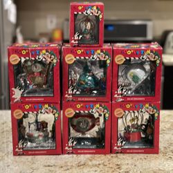Vintage 1990’s Looney Tunes solar and one small collectible ornament. 