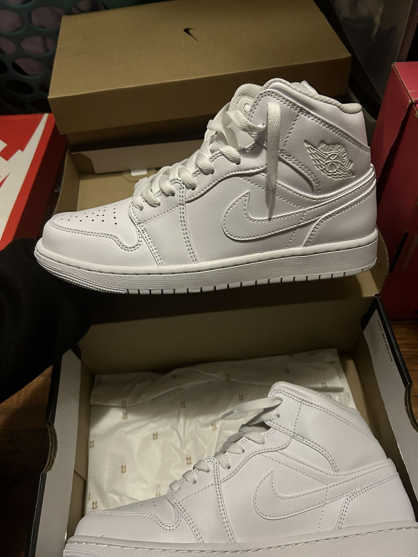 Air Jordan 1 All White 