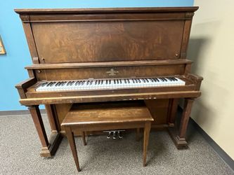 Upright piano