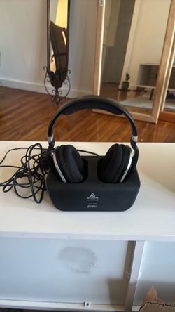 Artiste Wireless Headphones with Charging Dock