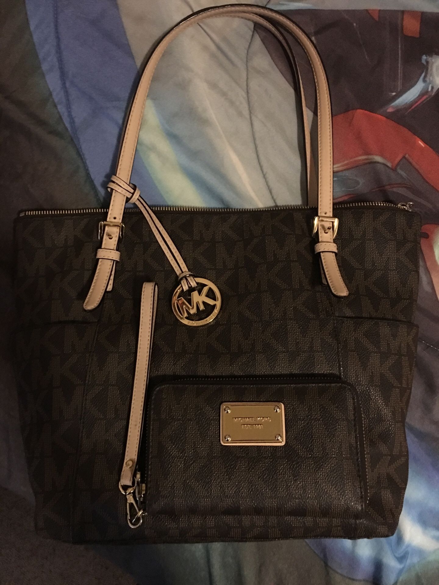 Michael kors top zip purse and wristlet very good condition no trades please sold together only