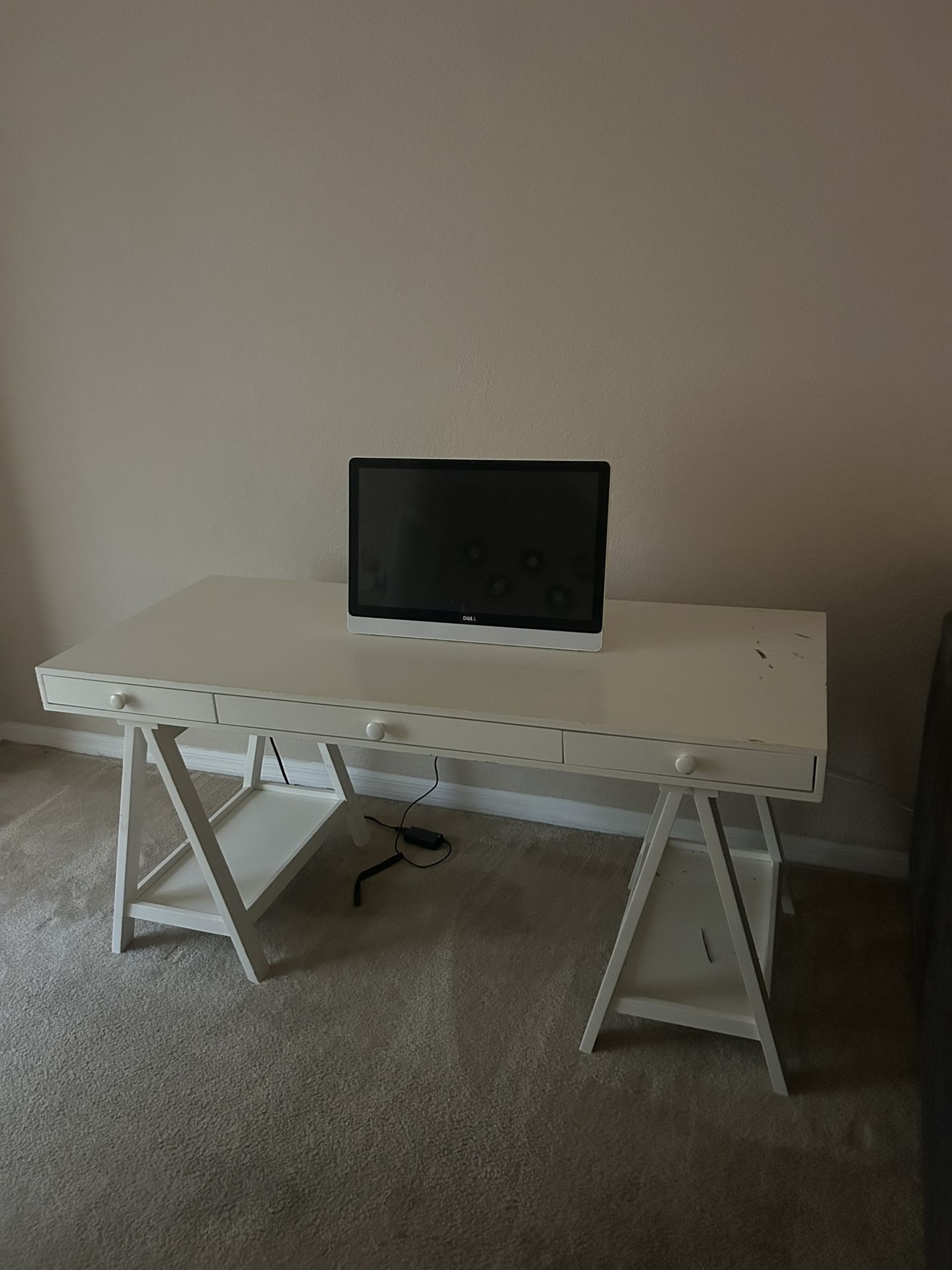WHITE DESK