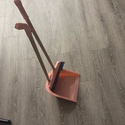 Broom & Dustpan