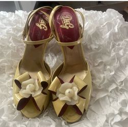 vintage D&G Dolce & Gabbana floral-embellished patent leather peep-toe sandals