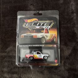 Hot Wheels Elite 64 Toyota Hilux
