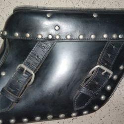 Vintage Leather Motorcycle Saddle Bag Saddlebag , Not Sure What Brand. Needs Some Cleaning And Polishing, Left Side? No Mounting Strap.