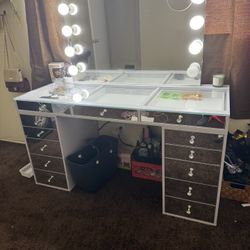 Impressions 13 Drawer With Speakers Vanity