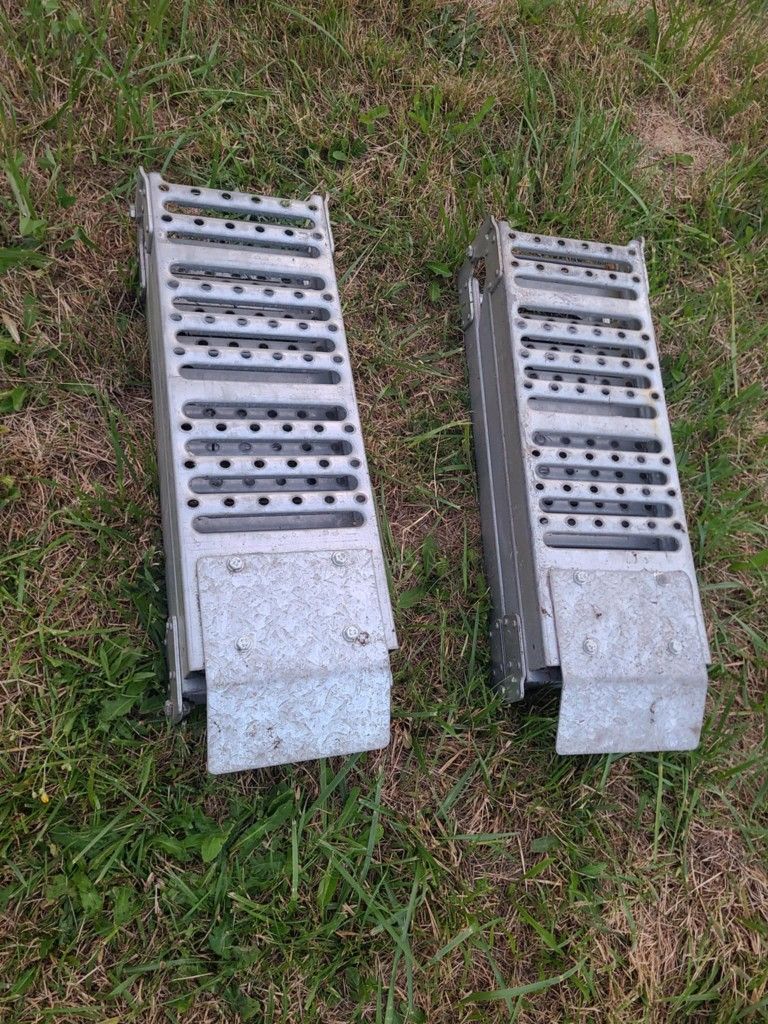 Haul Master 1000lb. Capacity 9in x 72in Tri-fold loading ramps, set of 2