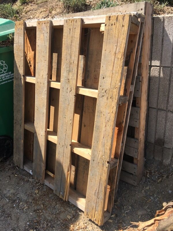 Free pallets, firewood, wood