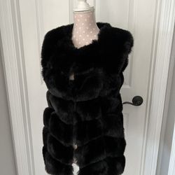 High Quality Faux Fur Vest In Size Medium Beautiful Brand New