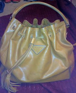 PRADA HANDBAG USED ONCE 100% AUTHENTIC