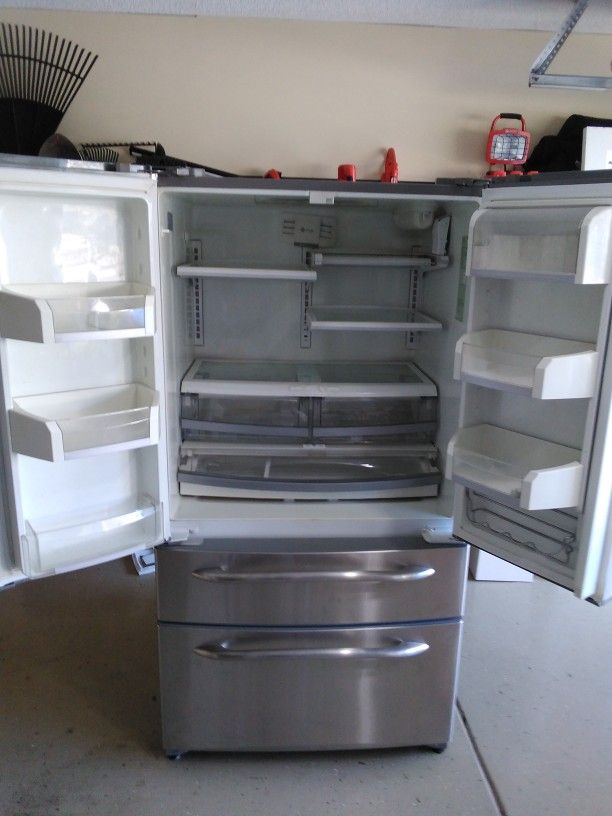 GE Profile Refrigerator Not Working Properly for Sale in Charlotte, NC